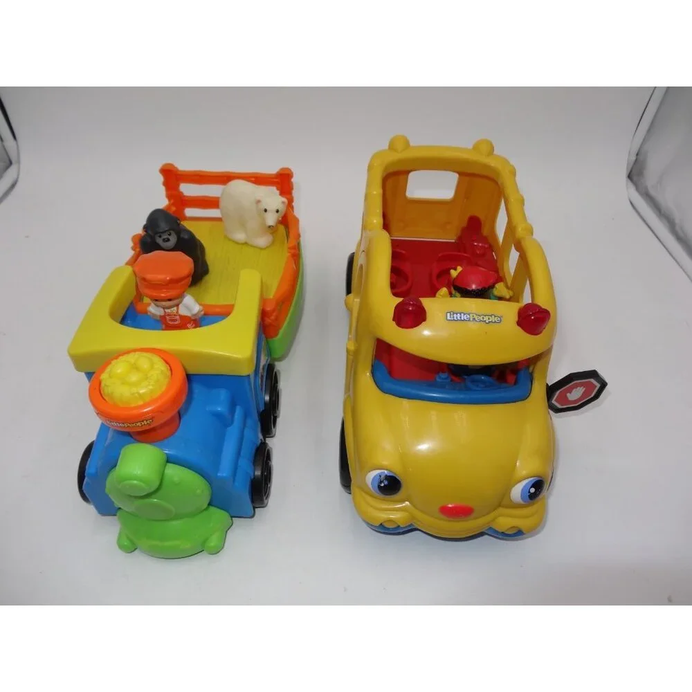 Fisher-Price Little People‎ Choo-Choo Zoo Train Conductor 3 Animals School Bus